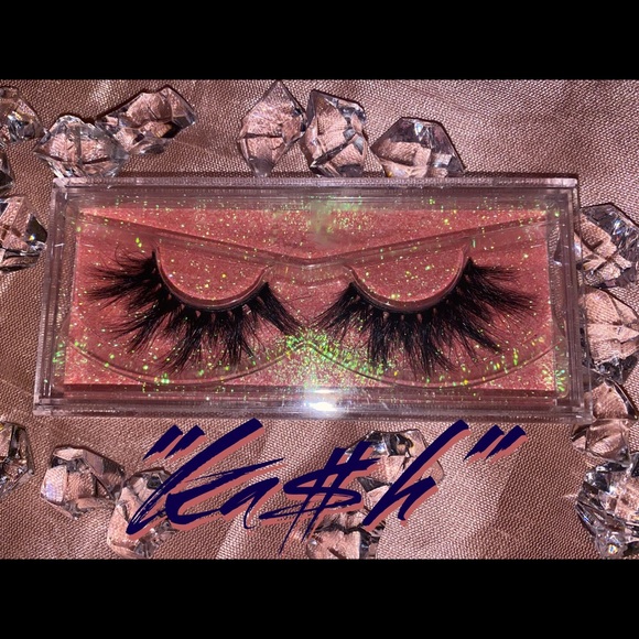 Lashes - Picture 5 of 13